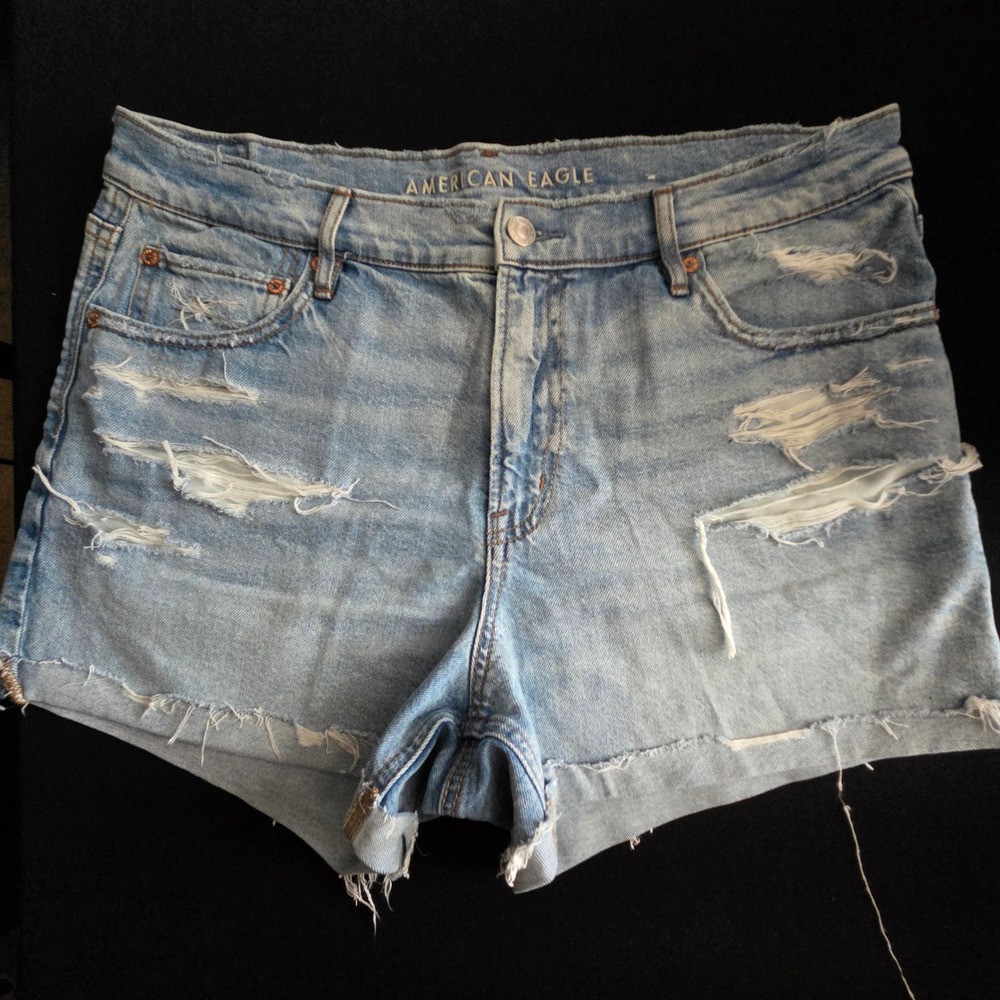 American Eagle Relaxed Distressed Denim Shorts Light Wash Strigid Womens Size 10